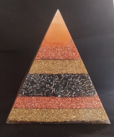 Orgonit Pyramide H: 15cm B: 15cm Orgonit Pyramide H: 15cm B: 15cm